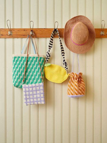 Let’s Crochet!: English / Magazine