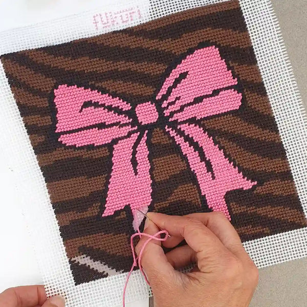 Fukuri Needlepoint kit - Pink Bow
