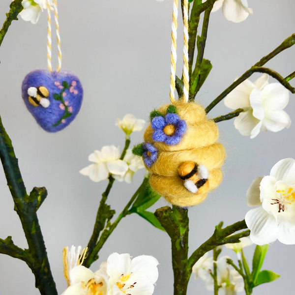 Needle Felting Kit - Springtime. A Pretty Craft for Easter