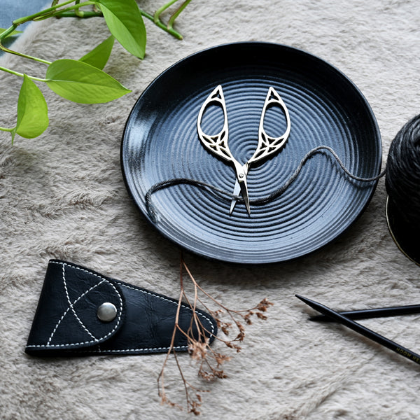 Lantern Moon Scissors with leather case