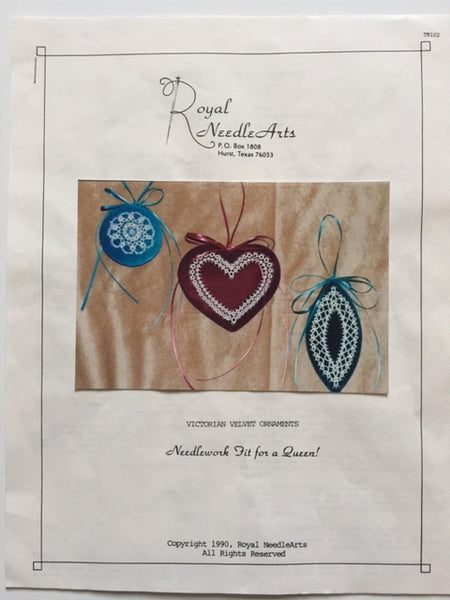 Victorian Velvet Ornaments (T8102)