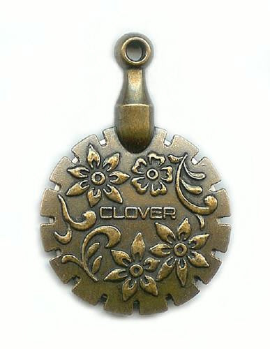 Clover Thread Cutter Pendant